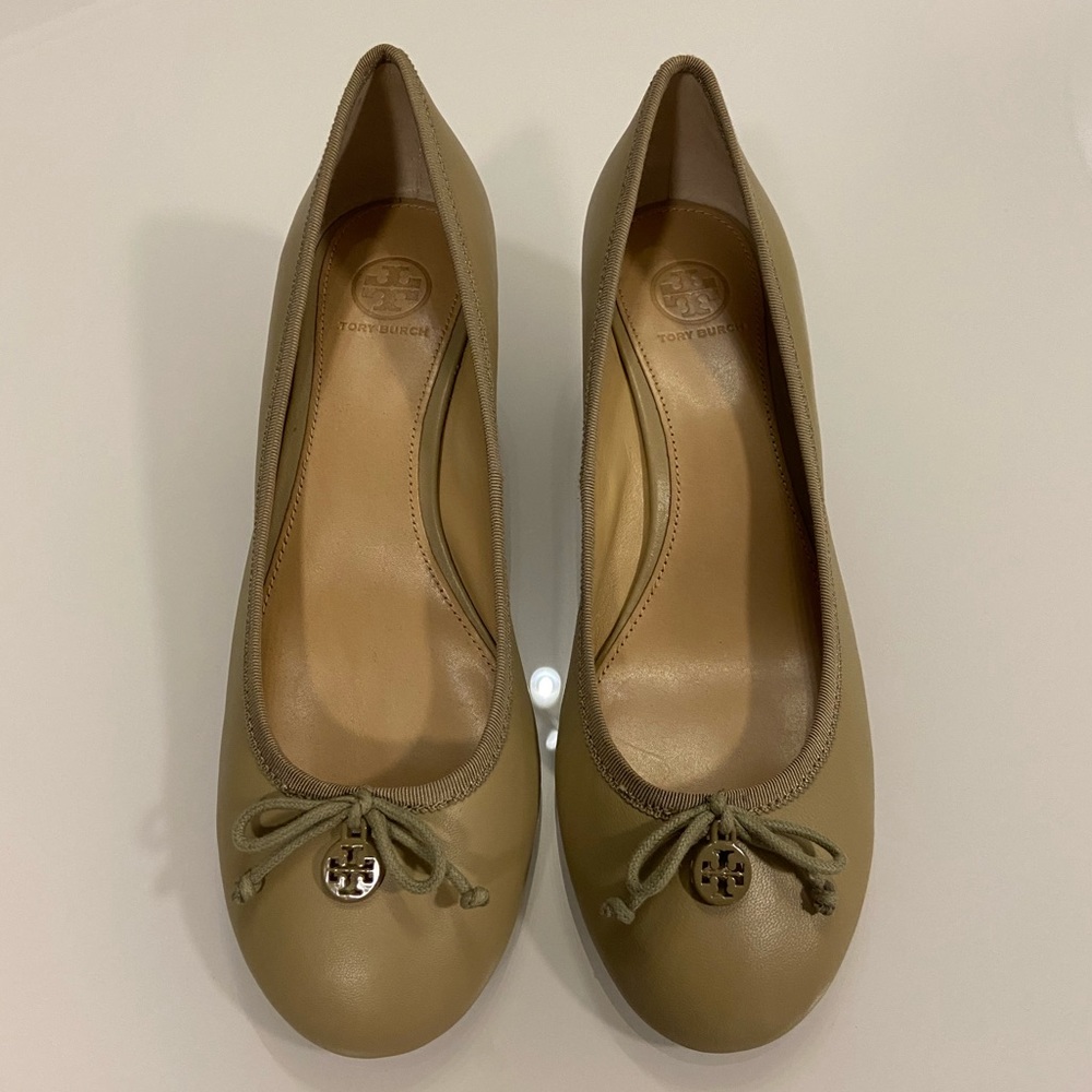 Tory Burch Chelsea Wedge Sandbox Tan Brown Shoe